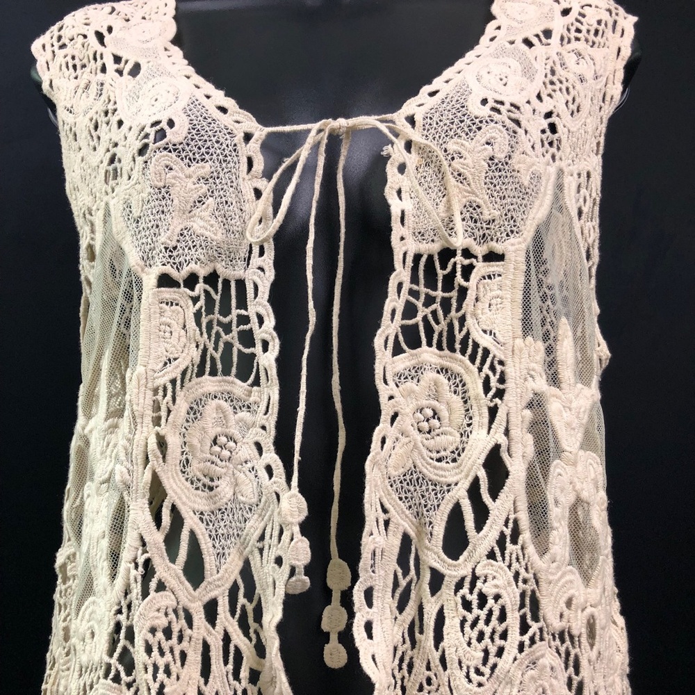 Beautiful Cream full lace crochet sleeveless vest